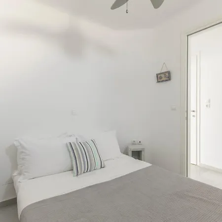 度假居 Pergola Paros Cycladic House By The Sea+pool 纳乌萨